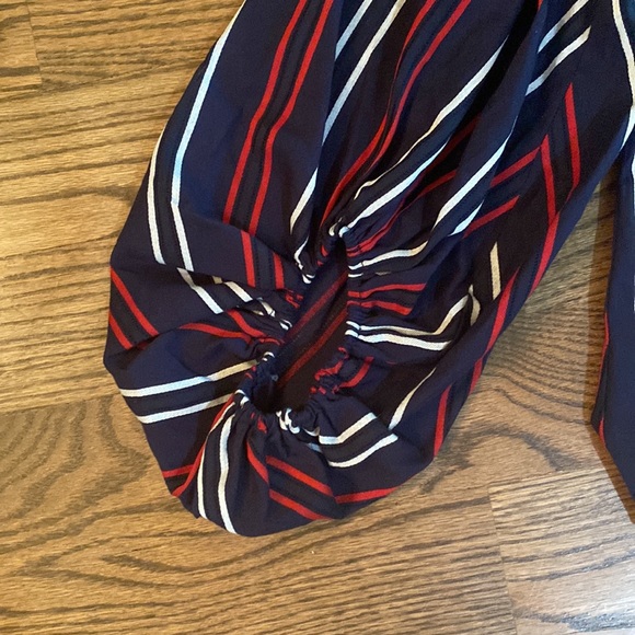 CABI Blouse Size Medium Puff Sleeves - Picture 3 of 8